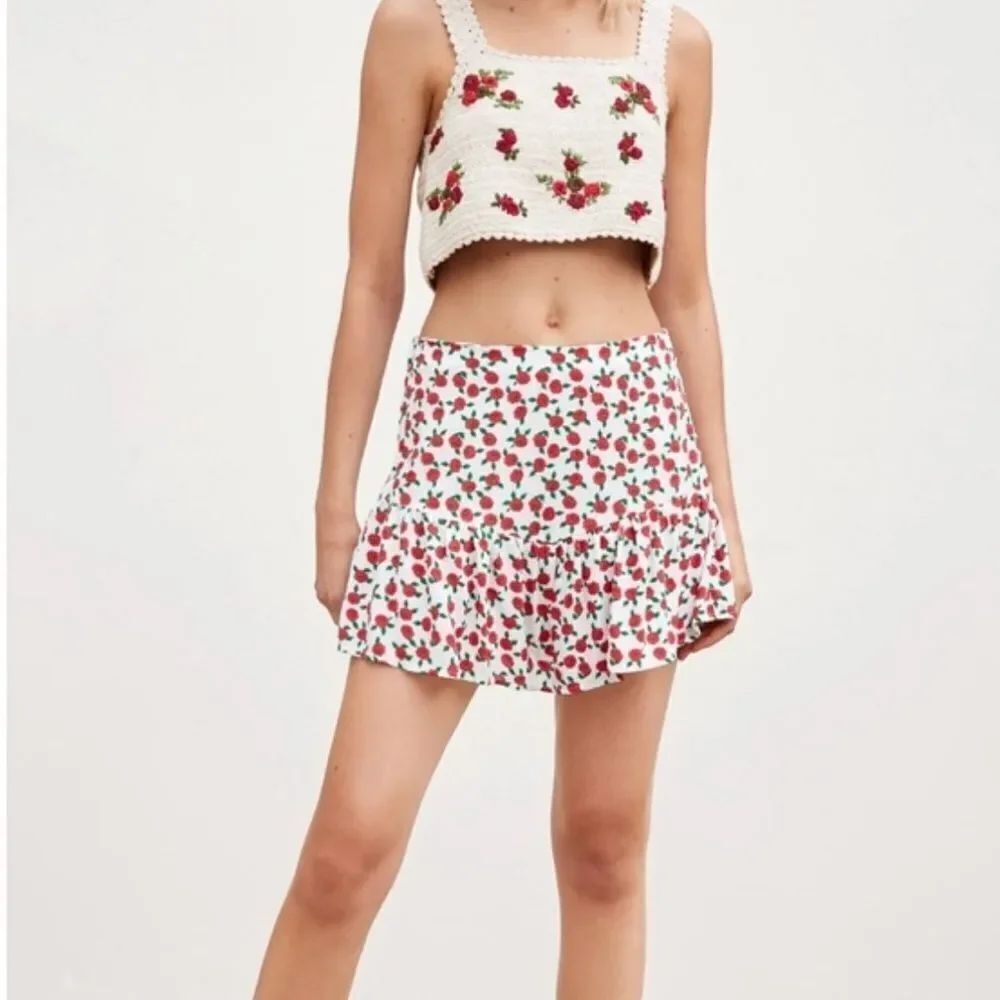 ZARA rose print ruffle skort red white L